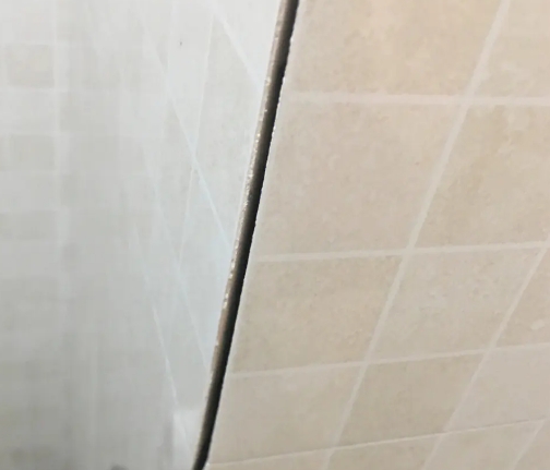 顺河瓷砖空鼓维修公司分享阳台瓷砖脱落的修复过程可以分为以下几个步骤